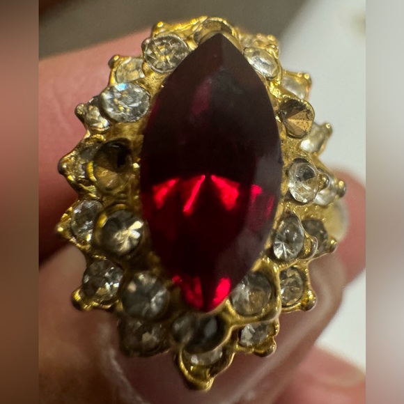 Earring, pendant, and ring set - Picture 3 of 6